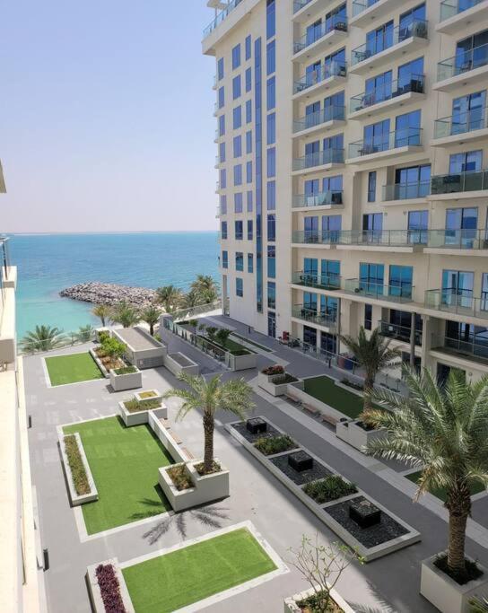 Ocean Whisper Ultra Luxe 1 Bedroom Apartment With A Private Beach - Al Marjan Island Рас-эль-Хайма Экстерьер фото